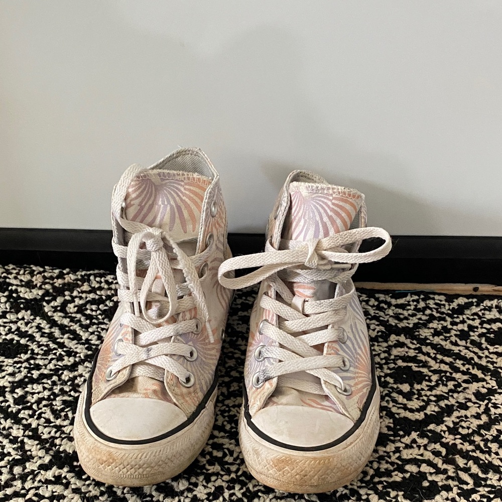 Converse - Picture 2 of 4